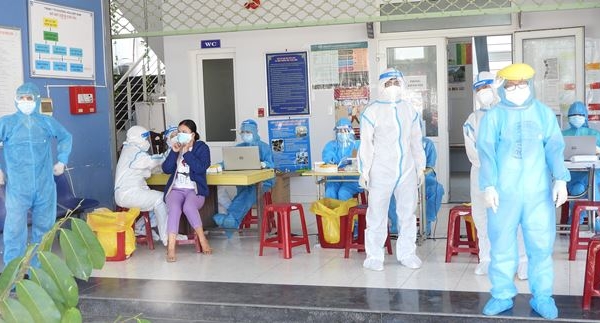 Người Đà Nẵng tại TP.HCM xét nghiệm âm tính được hỗ trợ xe miễn phí về quê