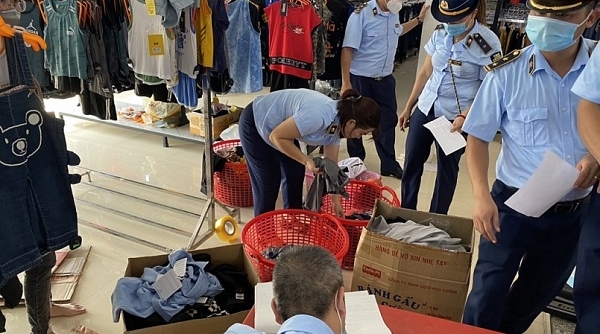 Hà Giang: Tạm giữ gần 300 sản phẩm quần áo, giày dép có dấu hiệu giả mạo nhãn hiệu
