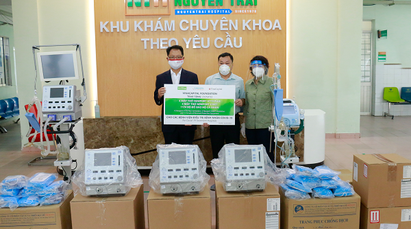VinaCapital Foundation trao 8 máy thở và 1.174 trang thiết bị bảo hộ chống dịch tại TP. Hồ Chí Minh