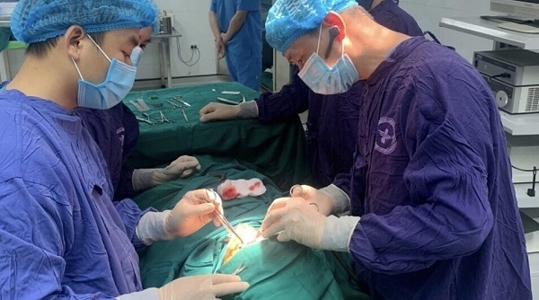 Trung tâm Y tế huyện Thanh Ba: Phẫu thuật kết hợp xương gò má và xương hàm cho cụ ông 87 tuổi có nhiều bệnh lý nền