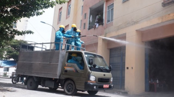 Đà Nẵng: Quân đội khử khuẩn điểm nóng dịch Covid-19 tại phường Nại Hiên Đông
