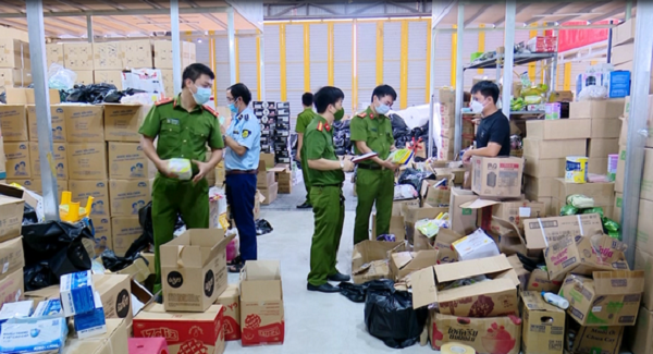 Ninh Bình: Thu giữ 100.000 khẩu trang, hơn 10 tấn sản phẩm nhập lậu