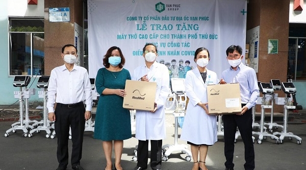 Van Phuc Group tặng 26 máy thở cho các bệnh viện tại Thành phố Thủ Đức