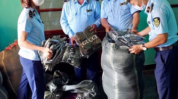 Thừa Thiên Huế: Thu giữ gần 1.300 bộ áo quần có dấu hiệu giả mạo nhiều nhãn hiệu nổi tiếng