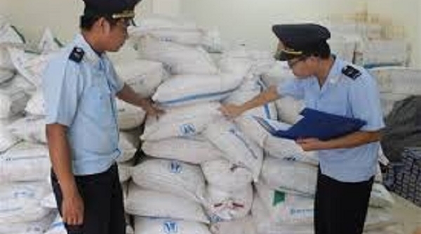 Quảng Trị: Bắt vụ vận chuyển 2.000 kg đường kính nhập lậu