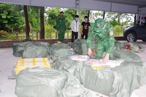 Quảng Ninh bắt giữ gần 1,5 tấn thực phẩm nhập lậu