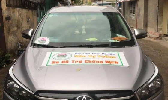 TP.HCM: Phát hiện xe gắn bảng “bếp cơm thiện nguyện” đưa người dân về quê giá 5 triệu đồng/người