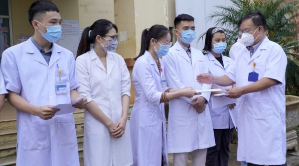 Bệnh viện Đa khoa tỉnh Đắk Nông tổ chức Lễ xuất quân tiễn các y, bác sĩ vào TP. HCM hỗ trợ chống dịch Covid-19