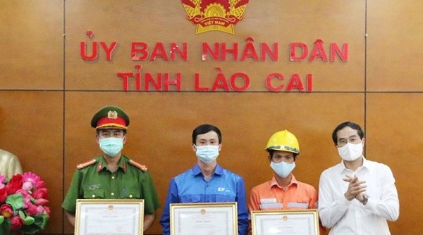 UBND tỉnh Lào Cai khen thưởng các cá nhân, tập thể tham gia chữa cháy tại Sa Pa
