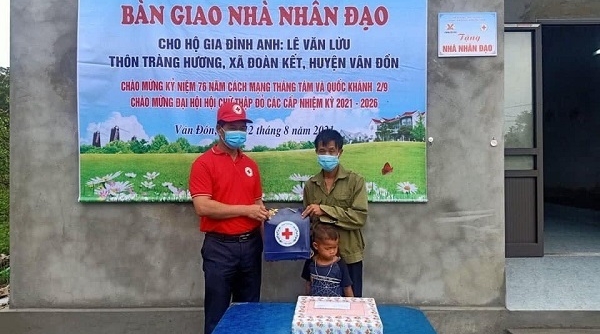 Huyện Vân Đồn (Quảng Ninh): Bàn giao nhà nhân đạo cho hộ nghèo trên địa bàn