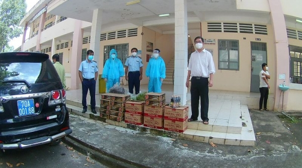 Tây Ninh: Cục QLTT hỗ trợ nhu yếu phẩm cần thiết cho 02 bệnh viện dã chiến trên địa bàn tỉnh