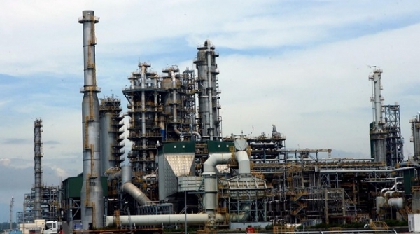 Kiến nghị giảm nhập khẩu xăng dầu để cứu nhà máy trong nước