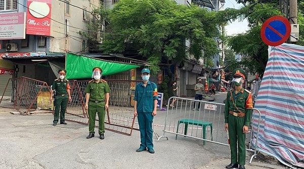 Quận Đống Đa (Hà Nội): Các lực lượng chức năng ngày đêm bám chốt kiểm dịch vì sự an toàn của người dân