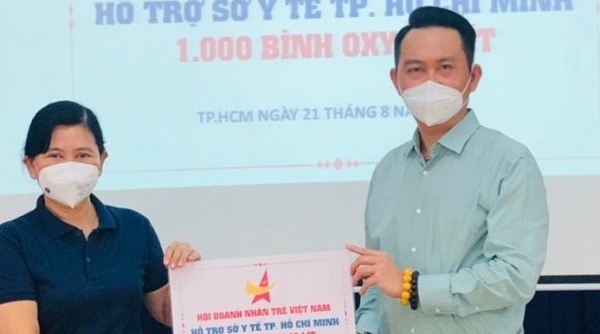 Trao 1.000 bình oxy cho Sở Y tế TP. Hồ Chí Minh