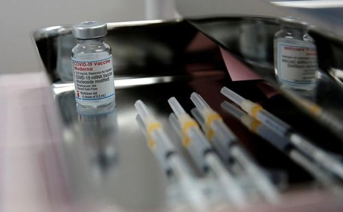 Nhật đình chỉ 1,6 triệu liều vaccine Moderna, Rovi mở cuộc điều tra