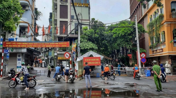 Hà Nội: Tạm thời phong tỏa 210 hộ dân tại khu vực liên quan các ca mắc Covid-19 là lái xe đường dài