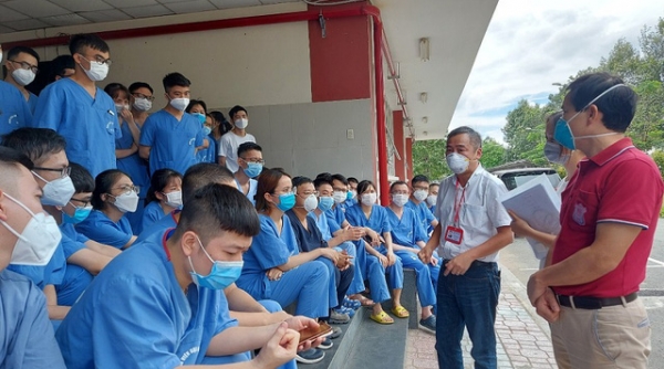 100 bác sĩ nội trú của Đại học Y Hà Nội tiếp sức Bình Dương chống dịch