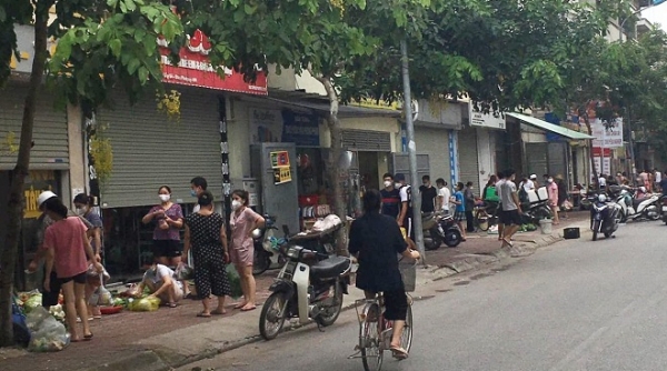 Đan Phượng (Hà Nội): Chợ cóc, bán hàng rong vẫn hoạt động bất chấp lệnh giãn cách
