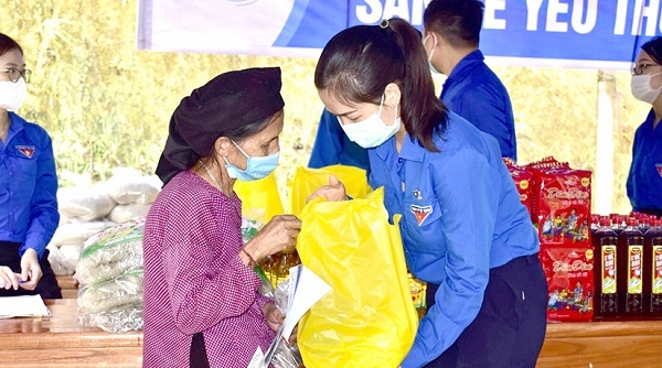 Tuyên Quang: Tổ chức gian hàng 0 đồng và cấp phát thuốc miễn phí cho người cao tuổi, gia đình chính sách