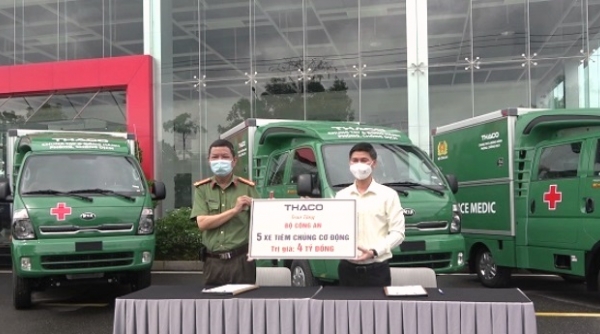 Thaco Auto: Tài trợ Bệnh viện 199 5 xe tiêm chủng lưu động hiện đại