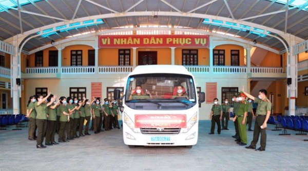 Thừa Thiên Huế: Công an tỉnh vận chuyển hàng ngàn thiết bị y tế hỗ trợ các tỉnh phía nam