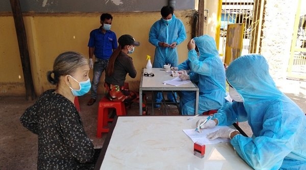 150 nhân viên y tế tỉnh Bình Phước đi hỗ trợ Bình Dương tiêm vắc xin phòng dịch Covid-19
