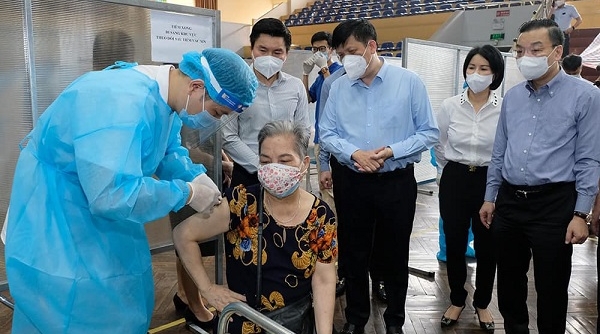 Bộ trưởng Bộ Y tế kỳ vọng đến ngày 15/9, 100% người trên 18 tuổi ở Hà Nội được tiêm vaccine COVID-19