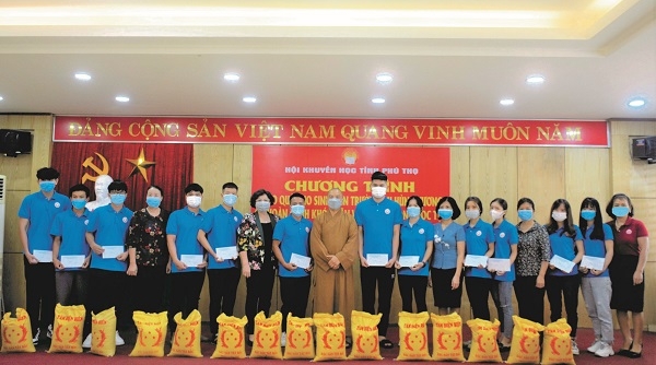 Hội Khuyến học tỉnh Phú Thọ tổ chức chương trình “Chắp cánh ước mơ, tiếp sức em đến trường”