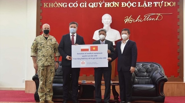 Chính phủ Ba Lan viện trợ Việt Nam lô hàng trang thiết bị y tế trị giá gần 84 tỷ đồng