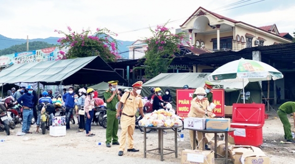 Thừa Thiên Huế: Ban hành chế độ hỗ trợ cho người tham gia chống dịch và việc làm cho 25.000 lao động từ vùng dịch trở về