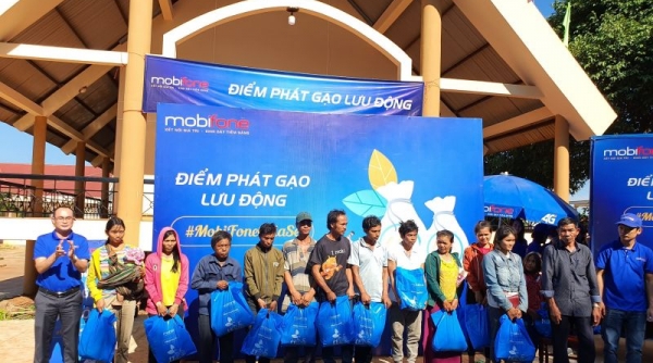 Đắk Lắk: Mobifone hỗ trợ 1.000 túi an sinh xã hội