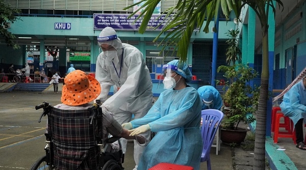 TP. Hồ Chí Minh: Nỗ lực nhằm hoàn thành bao phủ 100% vắc xin phòng Covid-19
