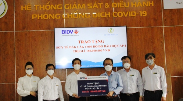 Đắk Lắk: BIDV trao tặng 1.000 đồ bộ bảo hộ phòng chống dịch Covid-19