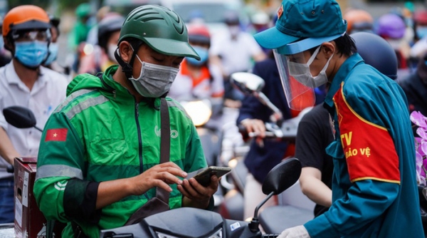 Thành phố Hồ Chí Minh: Doanh nghiệp tự tổ chức xét nghiệm Covid-19 cho shipper