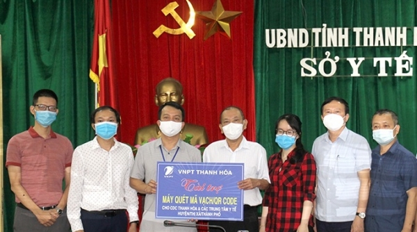 VNPT Thanh Hóa trao tặng máy quét mã vạch QR CODE để phục vụ công tác phòng chống dịch Covid-19