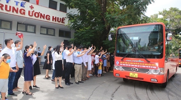 Thêm 115 y bác sĩ tình nguyện từ Huế vào TP. HCM chống dịch