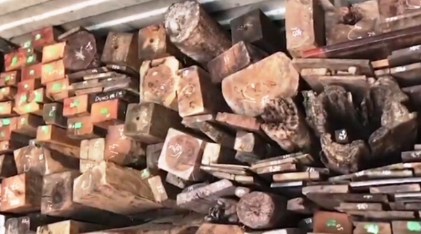 Quảng Trị: Bắt vụ buôn lậu gỗ và đá quý hiếm trị giá gần 30 tỷ đồng