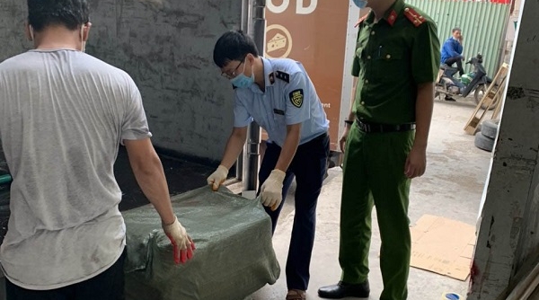 Hà Nội: Phát hiện xe “luồng xanh” vận chuyển 7 tấn nầm lợn không nguồn gốc