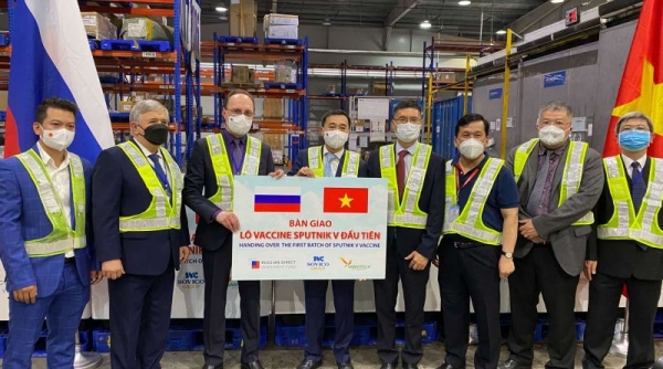 Việt Nam tiếp nhận lô vắc xin Sputnik V đầu tiên sau chuyến thăm LB Nga của Bộ trưởng Ngoại giao Bùi Thanh Sơn