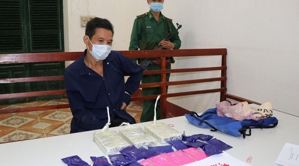 Điện Biên: Bắt giữ đối tượng vận chuyển 3 bánh heroin và 4.000 viên ma tuý tổng hợp