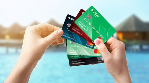 Chủ thẻ tín dụng bị ảnh hưởng bởi dịch Covid-19 sẽ được miễn, giảm lãi suất