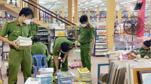 Quảng Ngãi: Phát hiện gần 3.000 cuốn sách không rõ nguồn gốc tại siêu thị