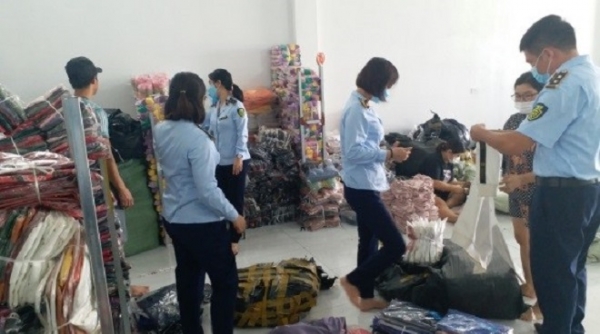 Thái Bình: Tạm giữ nhiều sản phẩm quần áo không rõ nguồn gốc