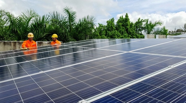 Phát triển điện mặt trời mái nhà: Đâu là hướng đi phù hợp?