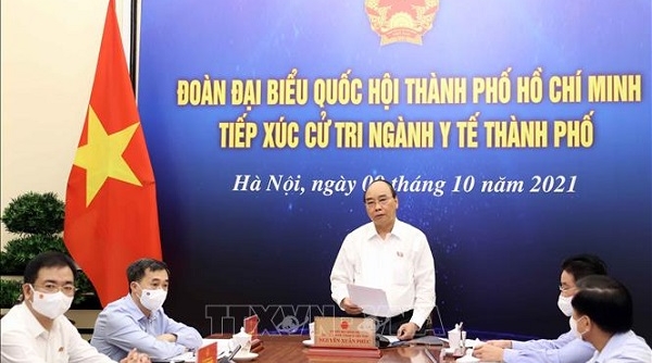 Chủ tịch nước Nguyễn Xuân Phúc tiếp xúc cử tri ngành y tế thành phố Hồ Chí Minh