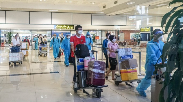 Hà Nội bỏ quy định cách ly tập trung 7 ngày đối với khách bay từ TP. HCM