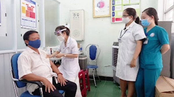 Thừa Thiên Huế: Chủ tịch UBND tỉnh yêu cầu đẩy nhanh tốc độ tiêm vắc xin phòng Covid-19