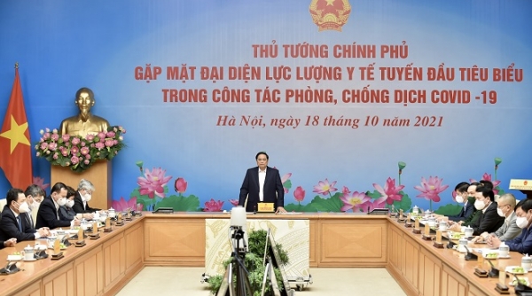 Thủ tướng Phạm Minh Chính gặp mặt đại diện lực lượng y tế tuyến đầu phòng chống dịch