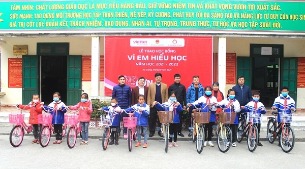 Viettel Hà Giang: Trao 180 xe đạp cho học sinh nghèo vượt khó tại Mèo Vạc