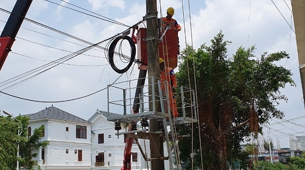 Đẩy nhanh tiến độ công trình "Nâng cao độ tin cậy cung cấp điện lưới trung áp miền Đông Quảng Ninh"